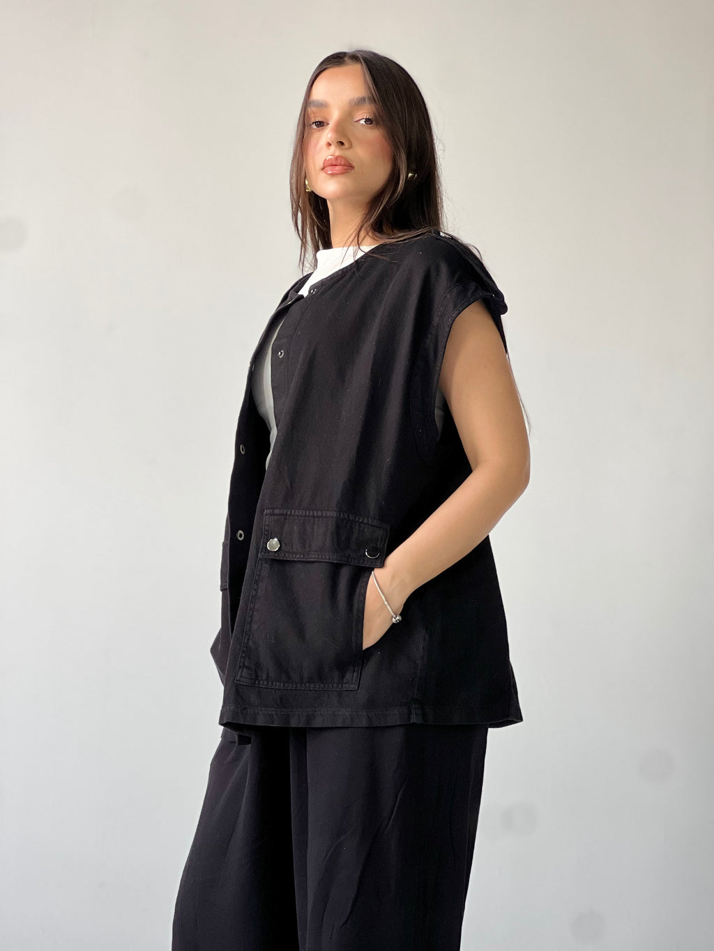 Oversized Long Cargo Vest –Black
