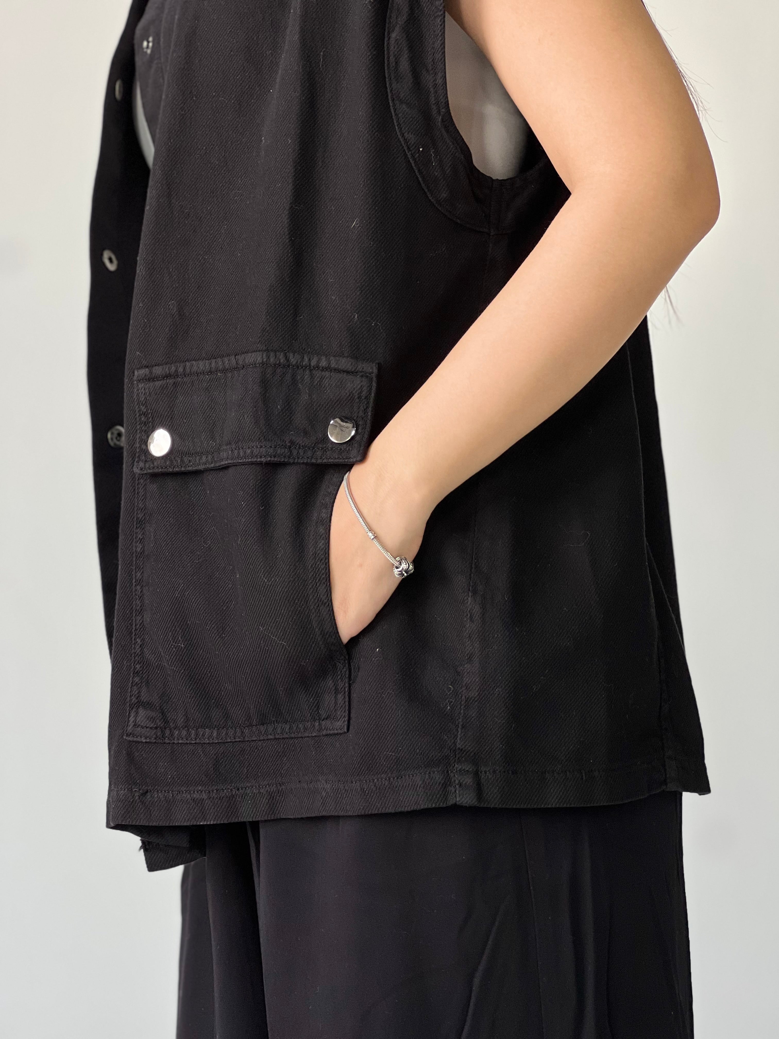 Oversized Long Cargo Vest –Black