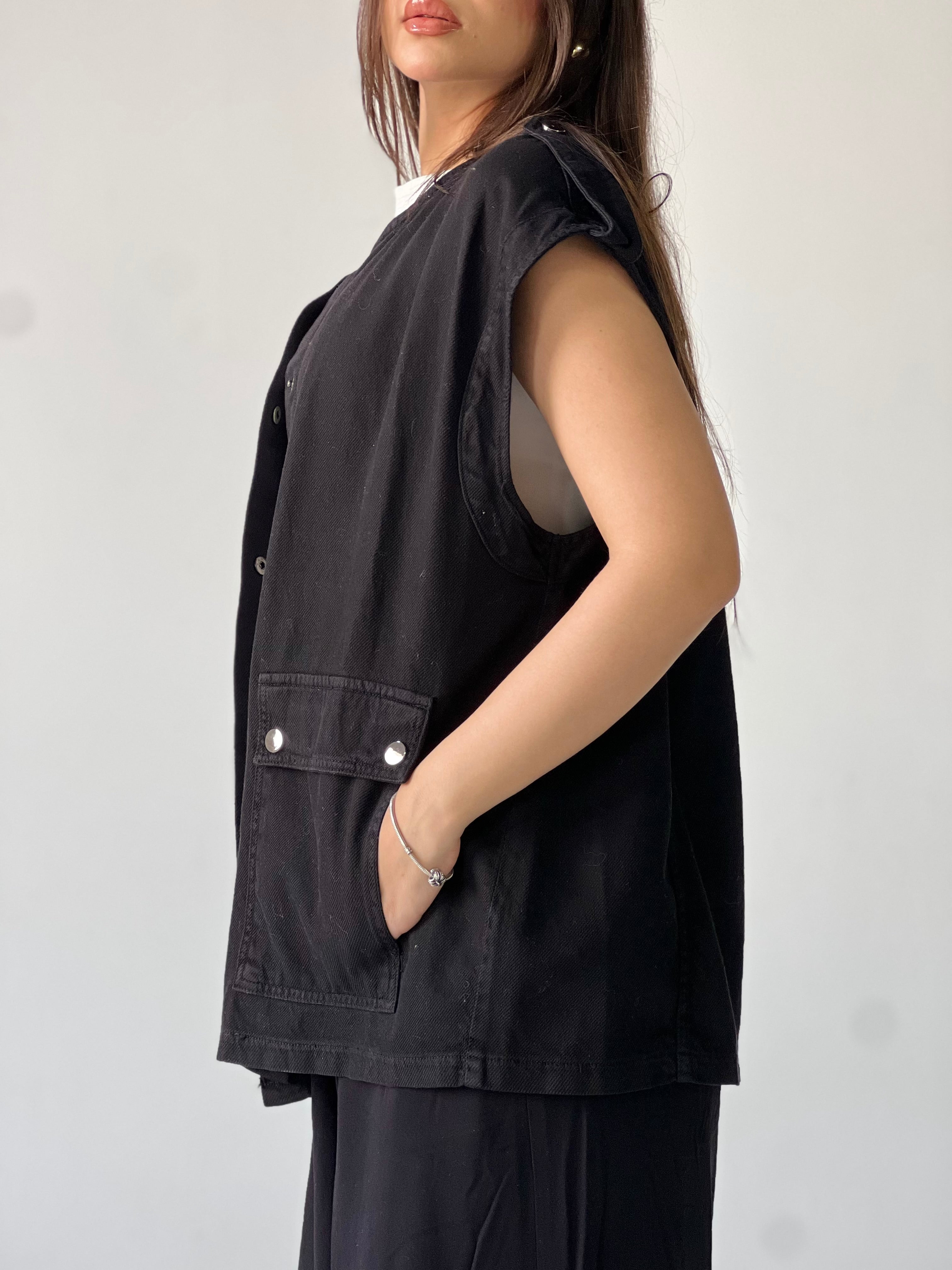Oversized Long Cargo Vest –Black