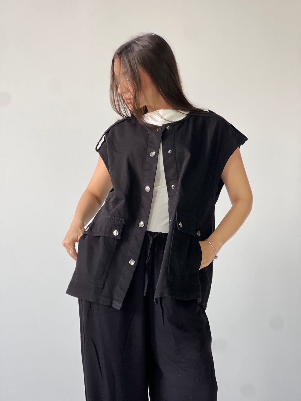 Oversized Long Cargo Vest –Black